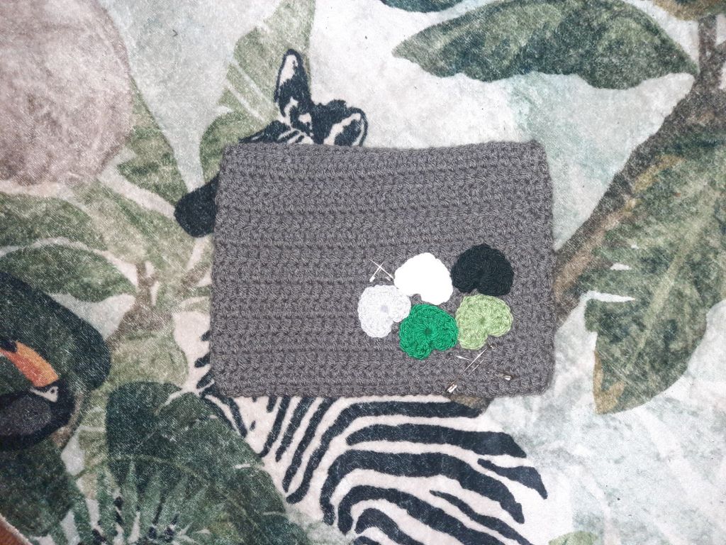 Dark grey cat hat with aromantic flag colored hearts on top